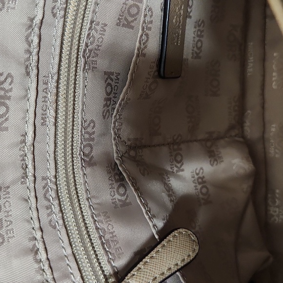 Michael Kors Callie Ballet Handbag Taupe - Picture 10 of 11